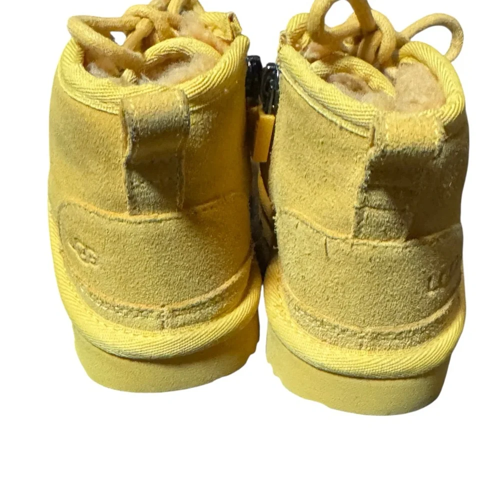 UGG Neumel Boots Unisex Size 6 Faux Fur Chucka Booties Yellow Toddler
